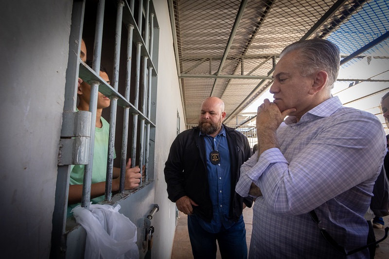 CORRUPÇÃO NOS PRESIDIOS: desembargador Orlando Perri revela que detentos pagam de R$ 5 até R$ 20 mil por celular dentro da Penitenciária Estadual