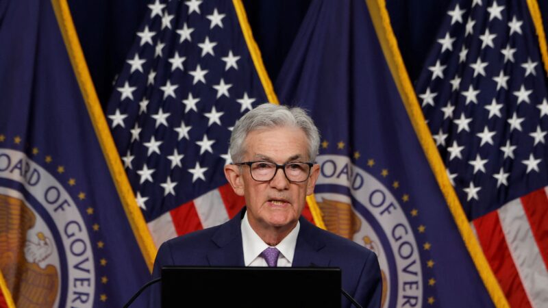 Economia dos EUA dá sinais de que não há pressa para derrubar juros, diz Powell