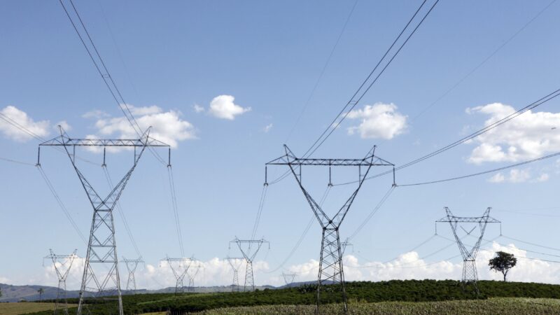 Aneel retomará discussão sobre bônus de R$1,3 bi para aliviar contas de luz em dezembro