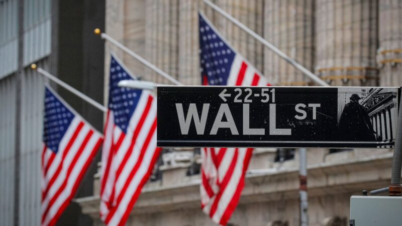 Bolsas de NY fecham mistas com tarifas e falas de Powell em destaque