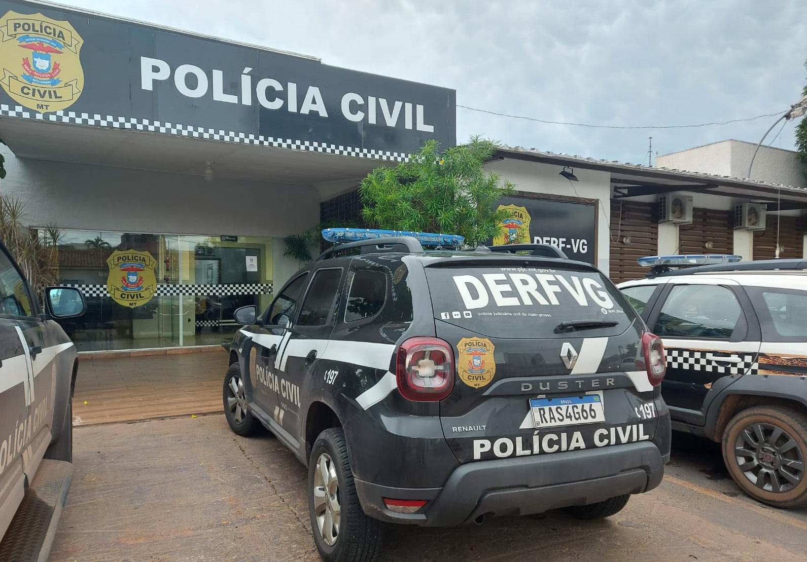 Polícia Civil prende três envolvidos em roubo em empresa de sucata em Várzea Grande