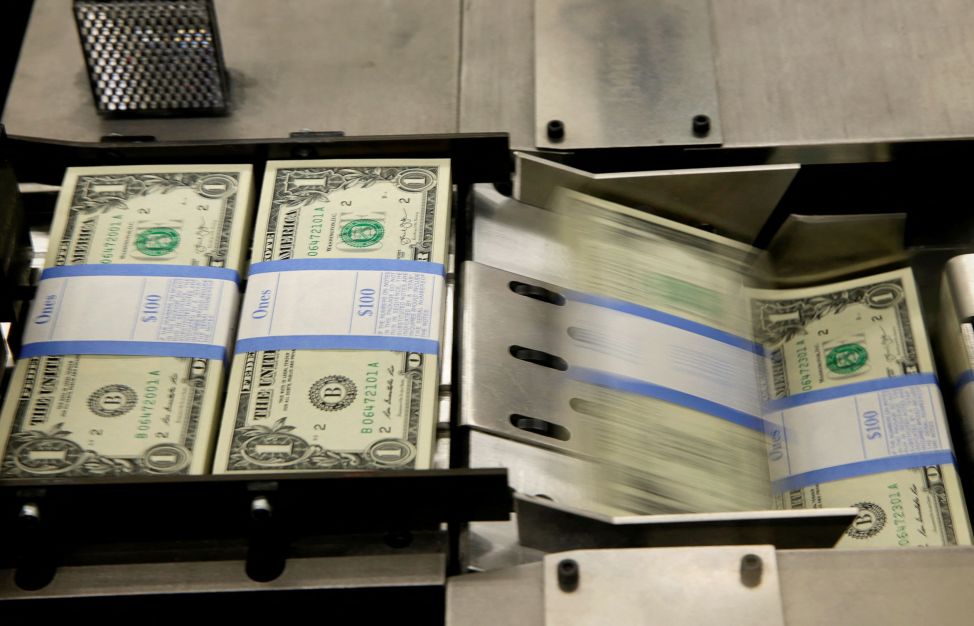 Dólar dispara e se aproxima de R$ 6 com fiscal no radar