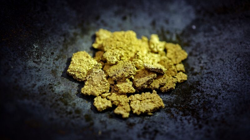 Ouro atinge nova máxima histórica em meio a tensões geopolíticas