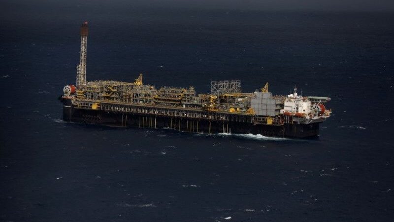 Preços do petróleo sobem com paralisação do campo na Noruega e escalada da guerra na Ucrânia