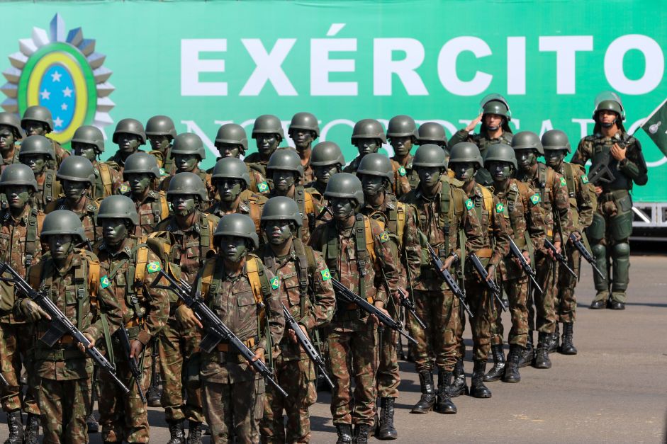 Elevar idade de aposentadoria militar traria economia de R$ 12 milhões, avalia CLP