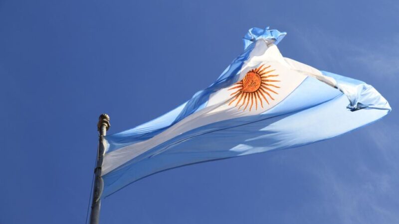 Títulos argentinos disparam com perspectiva de relação positiva entre Milei e Trump