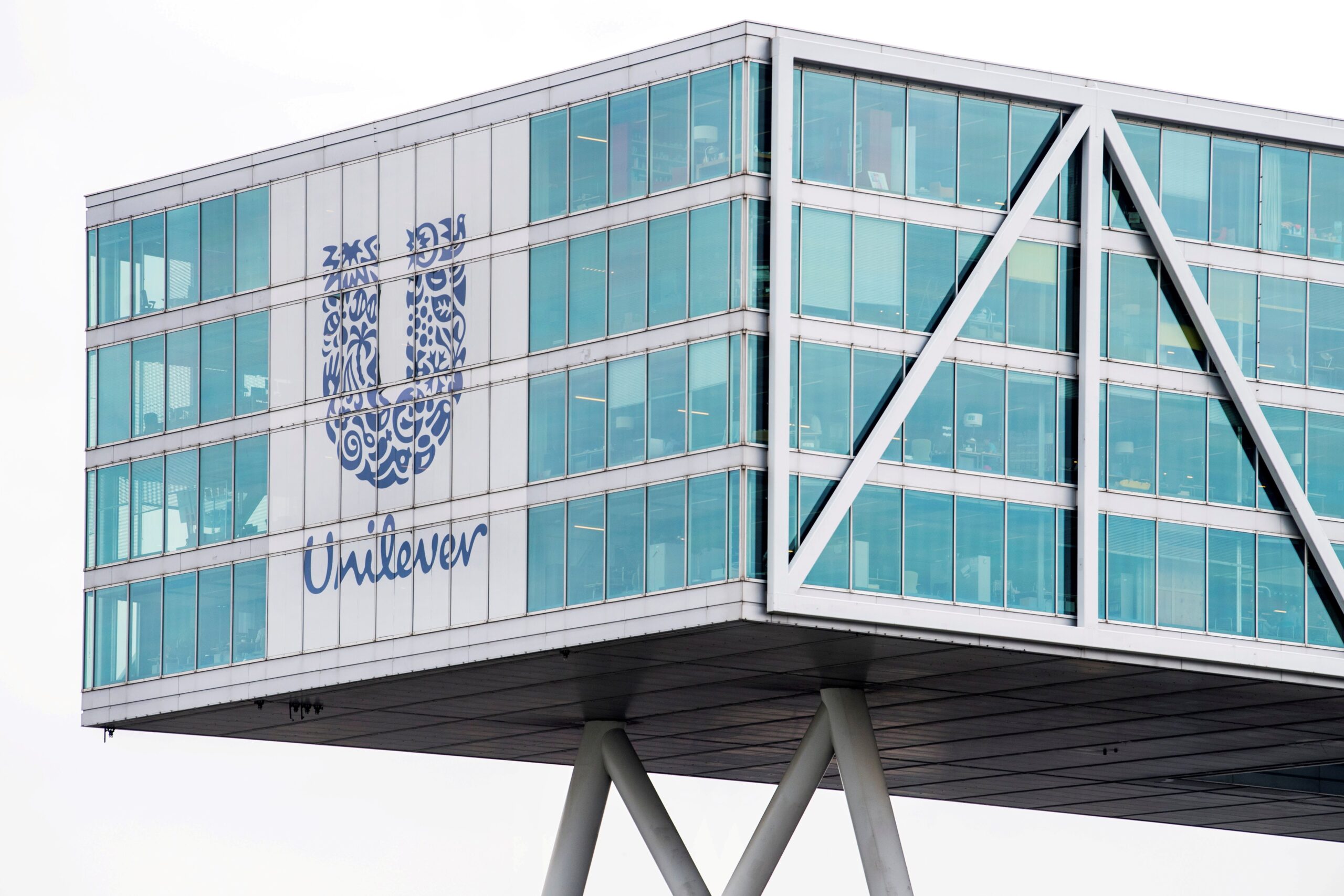 Unilever reduz número de cortes na Europa e anuncia 1.500 demisões
