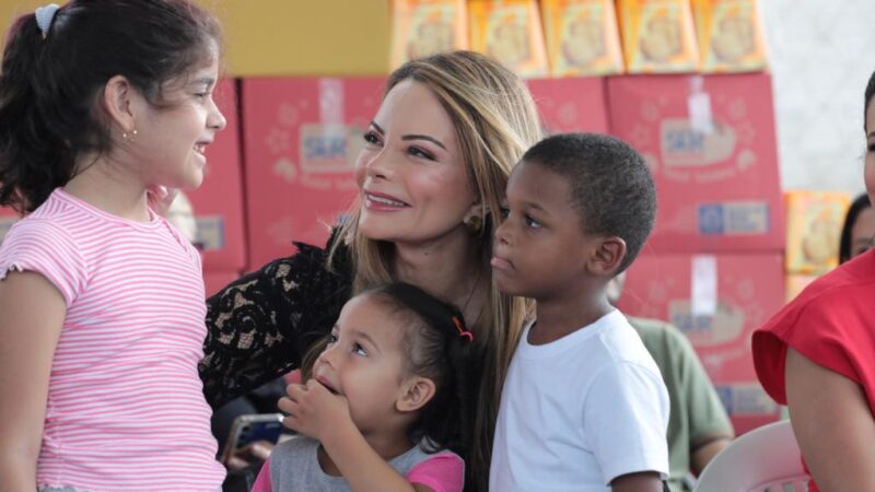 Primeira-dama do Estado visita Tesouro e acompanha entrega de cestas especiais de Natal