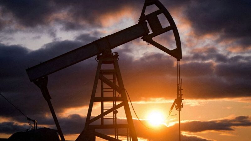 Petróleo passa a subir mais de 1,5% após queda do regime na Síria
