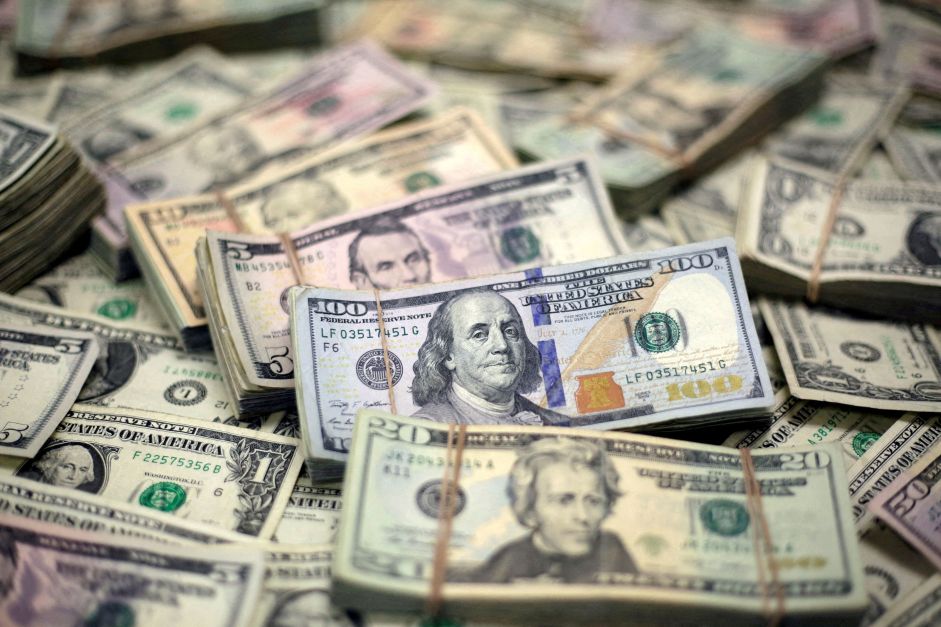Dólar sobe à espera de juros nos EUA e no Brasil; bolsa oscila