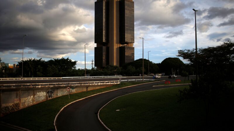 UBS BB prevê Selic a 13,5% em março e descarta corte de juros pelo BC em 2025