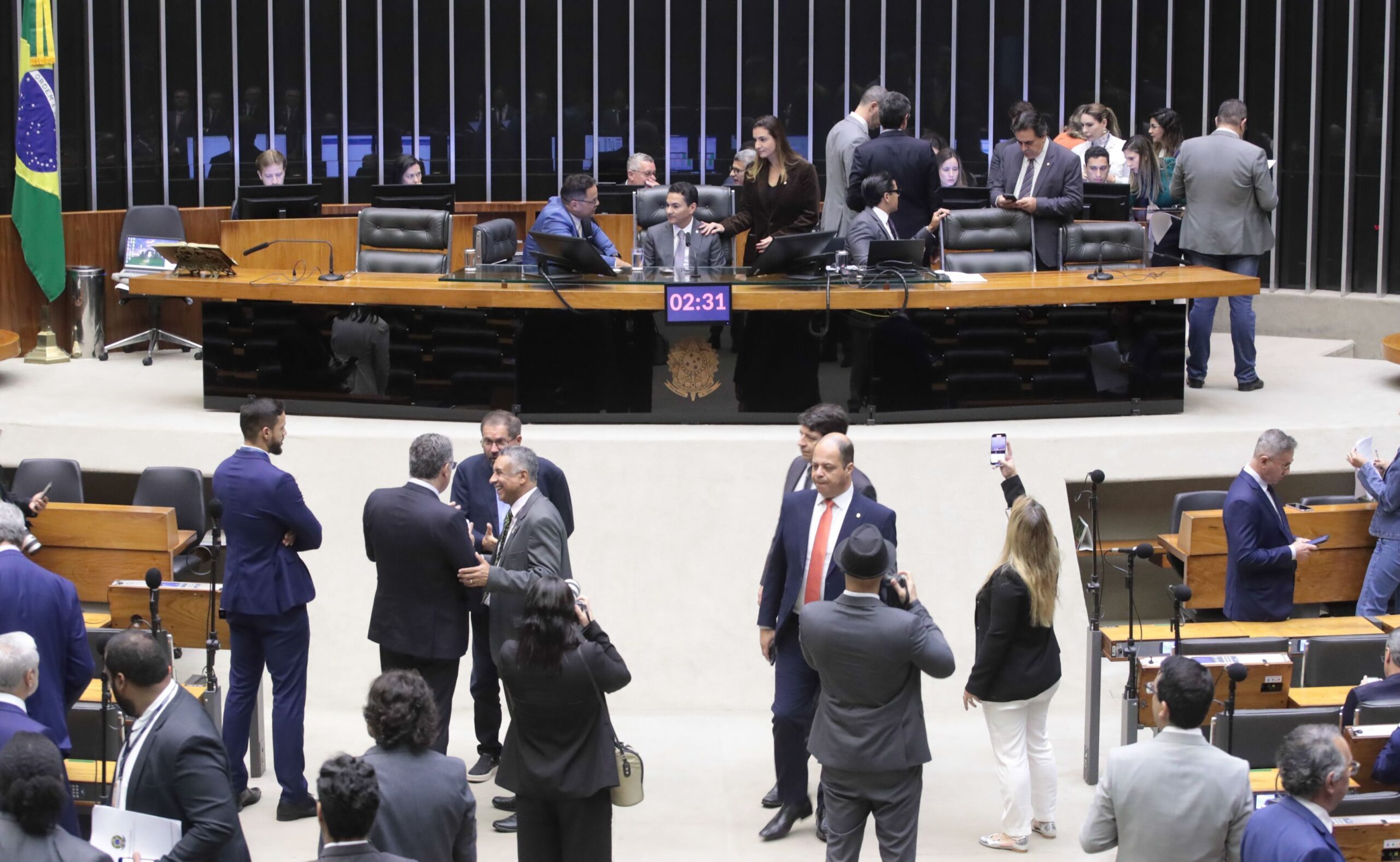 Veja principais pontos da PEC do pacote fiscal aprovada na Câmara