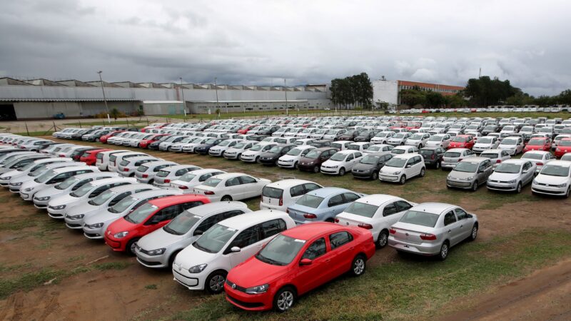 Venda de veículos novos recua em novembro, diz Fenabrave