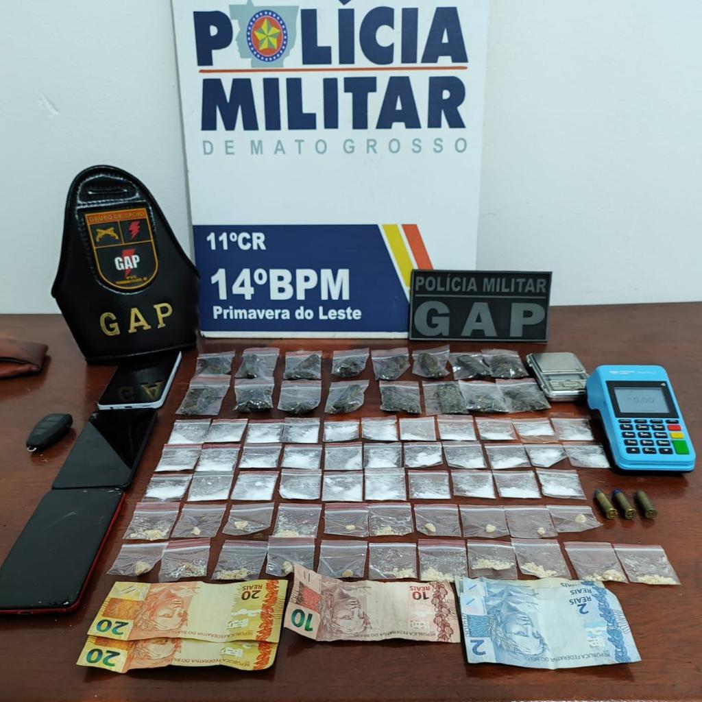 Polícia Militar prende dois membros de facção criminosa com 69 porções de drogas