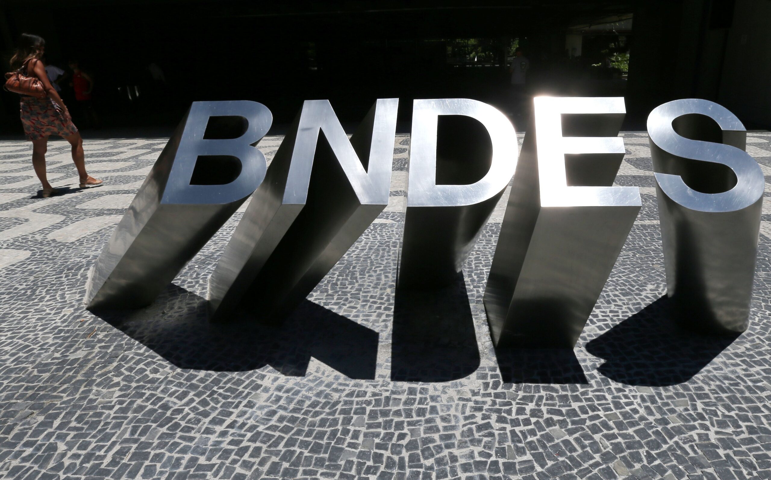 BNDES aprova R$ 20 mi para nova plataforma digital com IA da Squadra