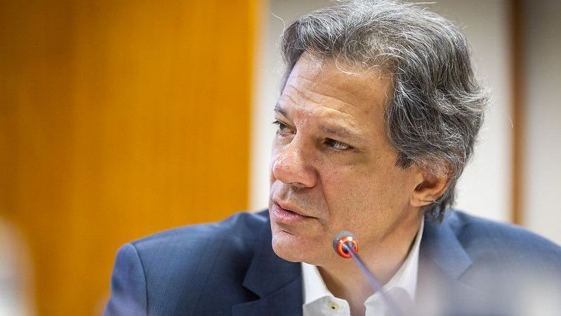 Dólar flutuante é positivo ao acomodar choques externos, diz Haddad