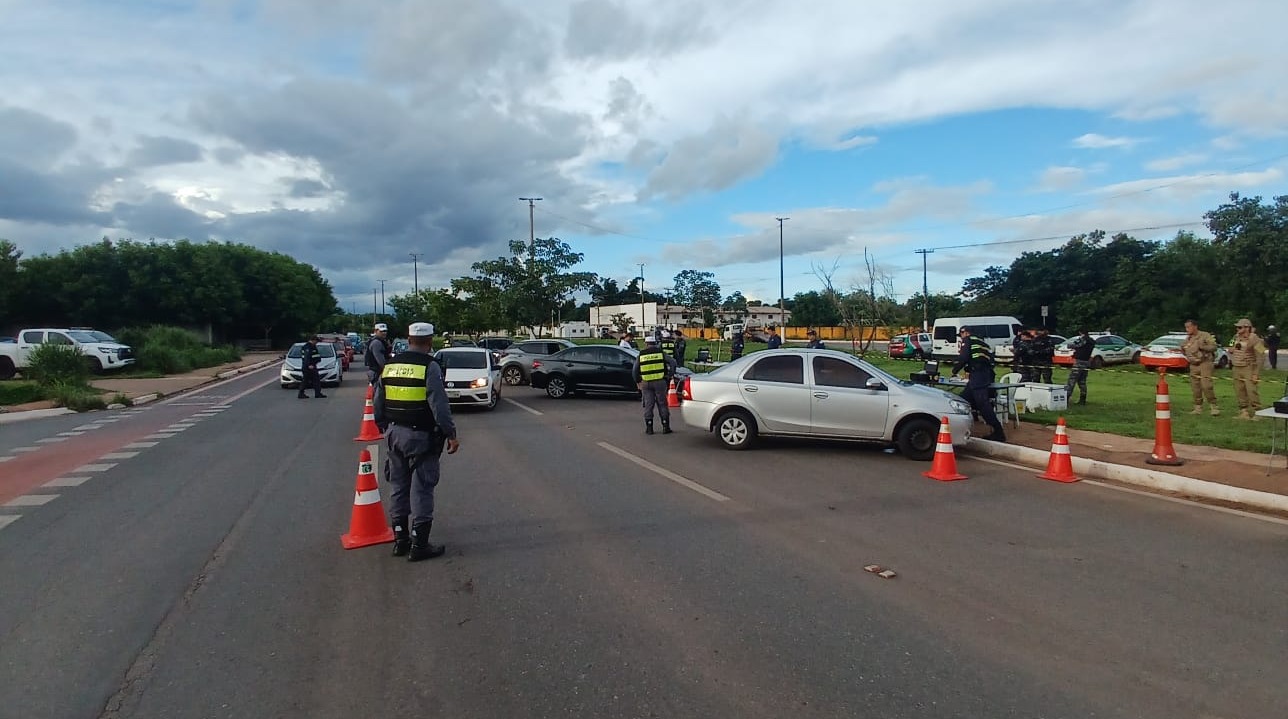 Operação Lei Seca em Várzea Grande termina com três presos por embriaguez e 38 veículos removidos