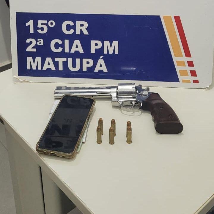 Polícia Militar prende caminhoneiro por porte ilegal de arma de fogo