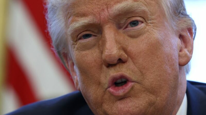 Donald Trump diz que política tarifária está indo muito bem