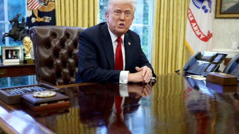 Trump limita tarifas recíprocas em 10% por 90 dias; China tem taxa de 125%
