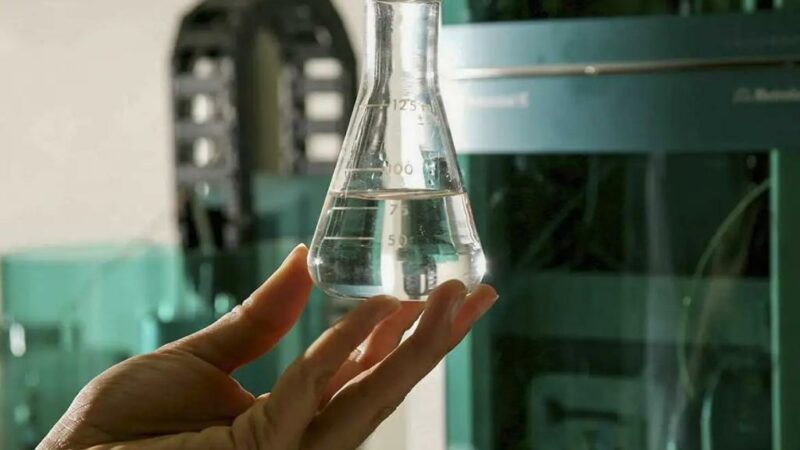 Vigilância Sanitária divulga novos lotes de bebida sob suspeita de contaminação por metanol