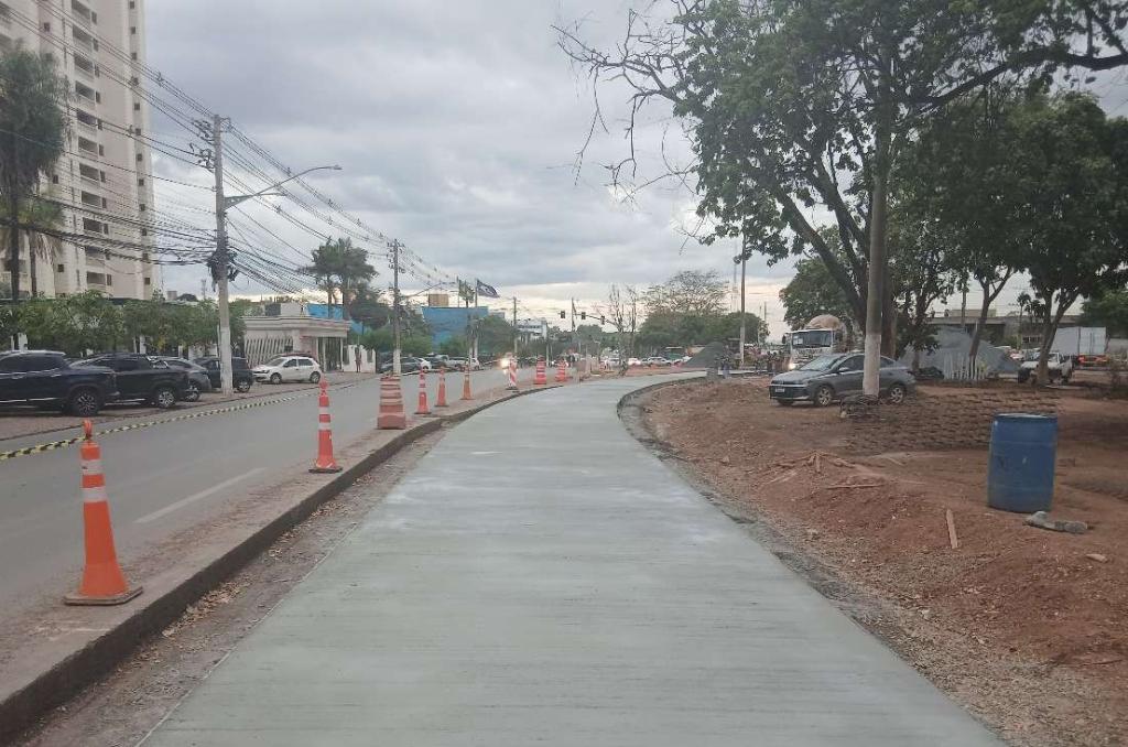 Governo de MT inicia ligação entre pista de concreto e asfalto na Avenida do CPA