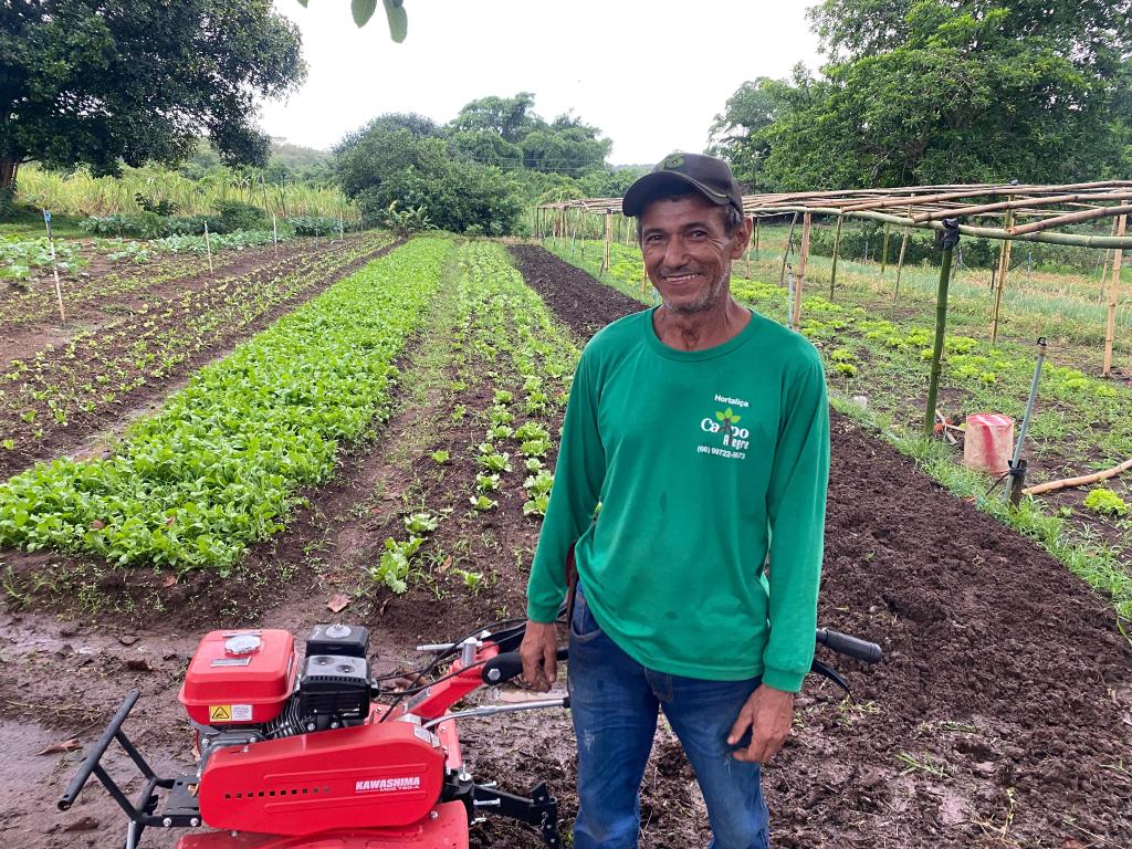 Com apoio da Seaf e ajuda da família, agricultor de Barra do Garças mecaniza produção e amplia colheita de hortaliças
