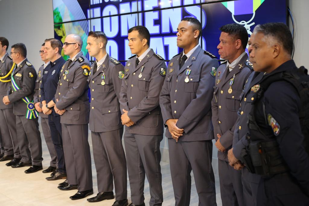 Polícia Militar condecora 58 autoridades com entrega das medalhas da Ordem Homens do Mato