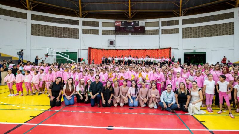 Cantata de Natal emociona público com mais de 56 Simininas em Cuiabá