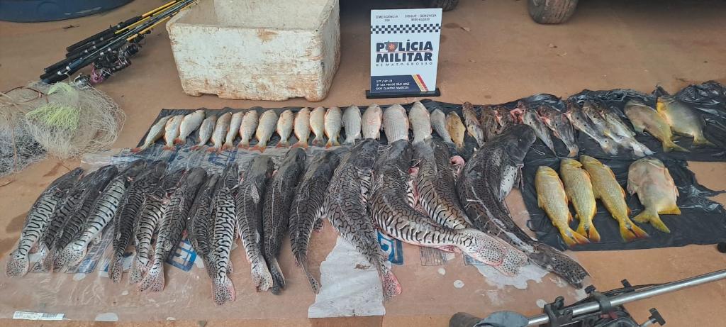 Polícia Militar prende dois homens em flagrante com 48 unidades de pescado irregular