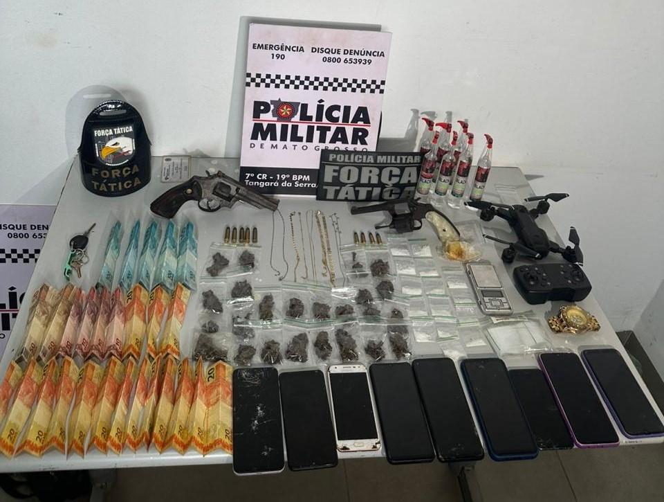 Polícia Militar prende seis homens por roubo a residência em Tangará da Serra