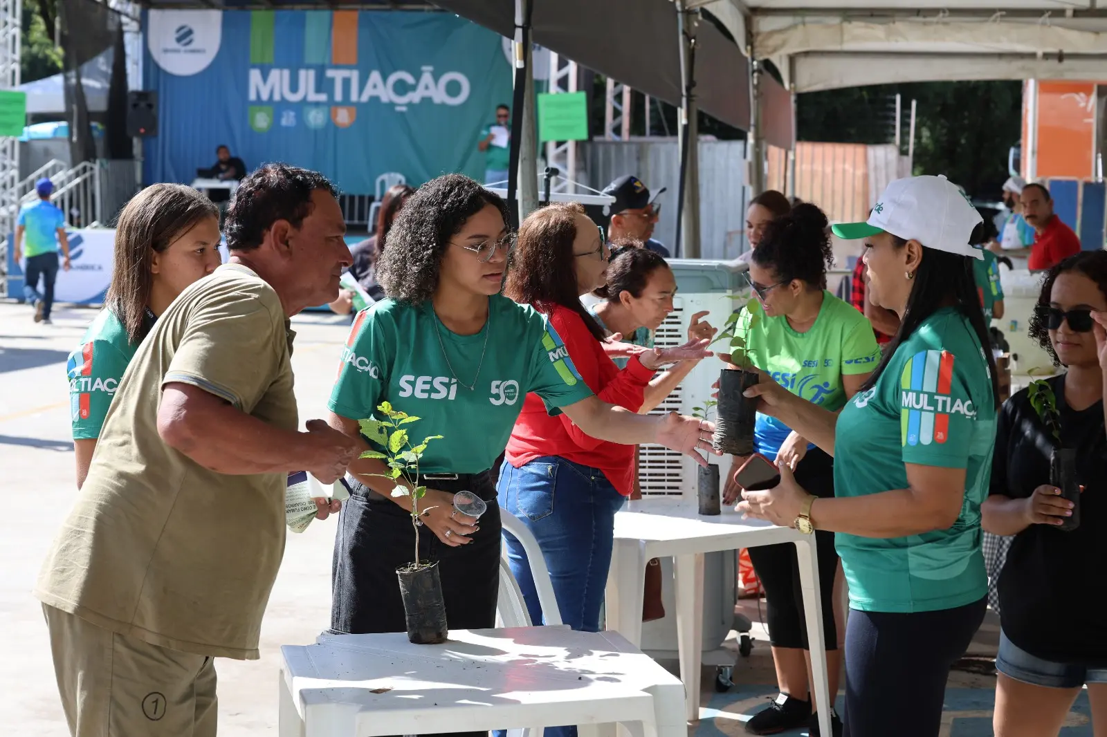 Verde Novo distribui mais de 400 mudas de árvores no Multiação