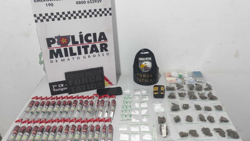 Força Tática prende homem com porções de drogas e frascos de lança-perfume