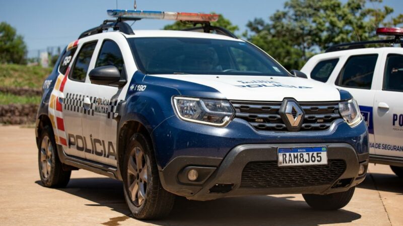 Polícia Militar prende homem que tentou matar companheira com golpe de faca