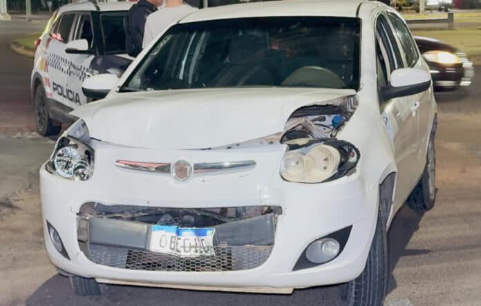 Sinop: motorista bêbado é preso após bater em carro estacionado e fugir
