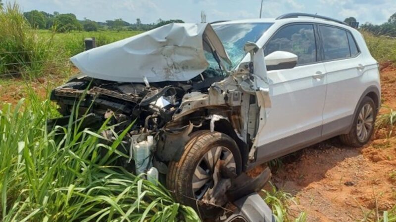 Idosa fica ferida em batida entre carro e caminhonete na MT-320, em Colíder