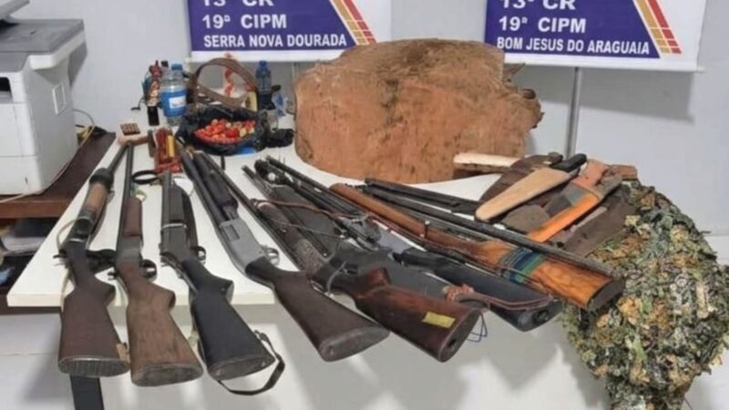 PM apreende oito armas e prende dois homens após denúncia de agressão em Serra Nova Dourada