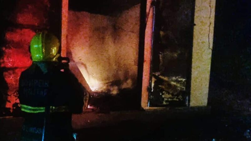 Fogo atinge estande de tiro do Exército em Cáceres e danifica a cobertura do local